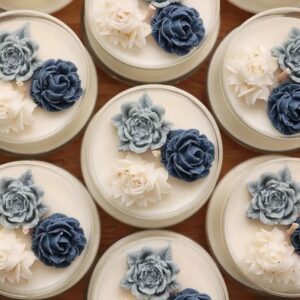 trio van blauwe bloemen