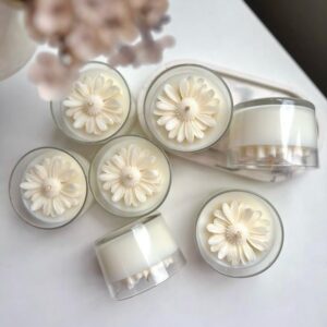 Witte bloem kaars
